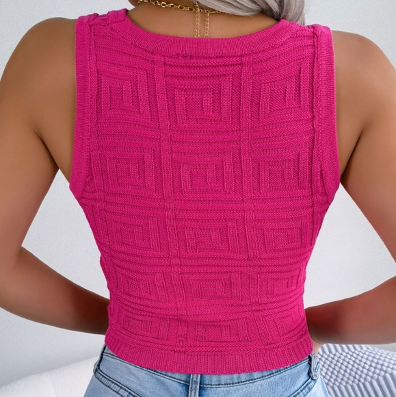 Peakaboo Sleeveless Knit Top - Picture 4 of 4